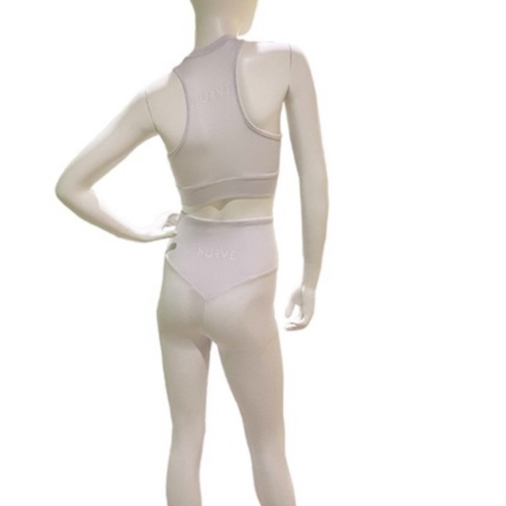 Women’s MURVE Activewear set.
